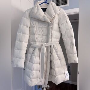 NWT Tahari size small off white puffer coat